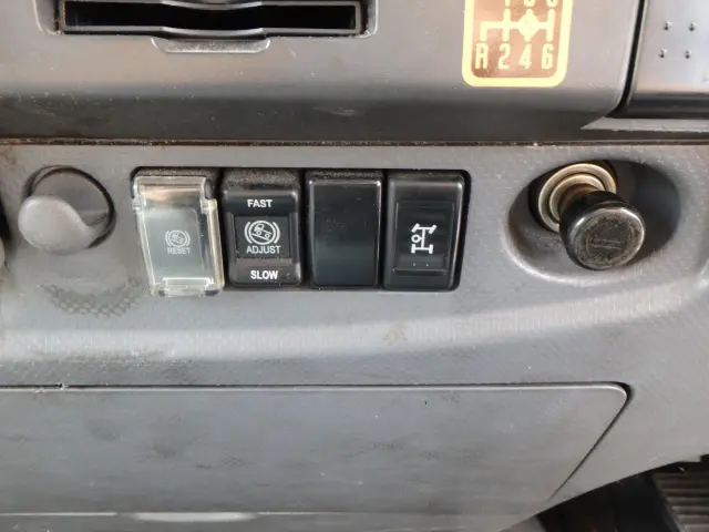 いすゞ フォワード LKG-FTR90S2(2WD)の写真20