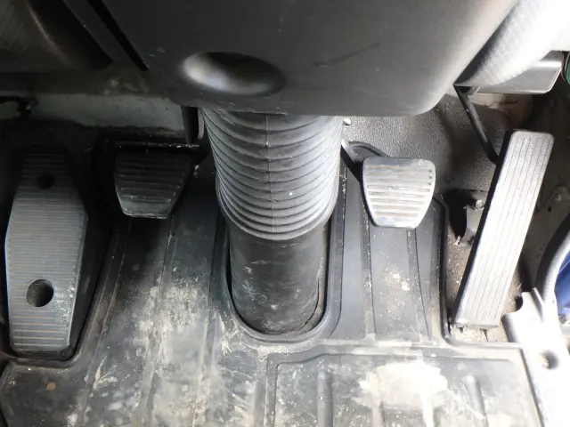いすゞ フォワード LKG-FTR90S2(2WD)の写真23