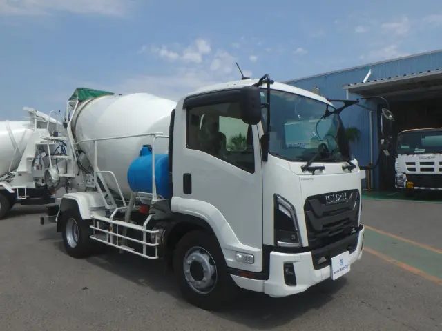 いすゞ フォワード 2PG-FTR90U4(2WD)の写真3