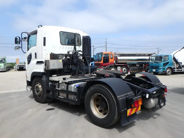 いすゞ ギガ 2PG-EXD52CD(2WD)の写真2
