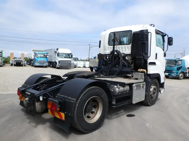 いすゞ ギガ 2PG-EXD52CD(2WD)の写真4