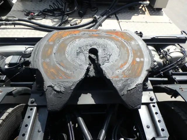 いすゞ ギガ 2PG-EXD52CD(2WD)の写真8