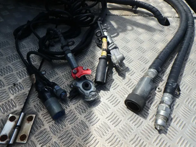 いすゞ ギガ 2PG-EXD52CD(2WD)の写真9