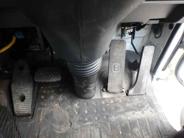 いすゞ フォワード PB-FRR35D3(2WD)の写真28
