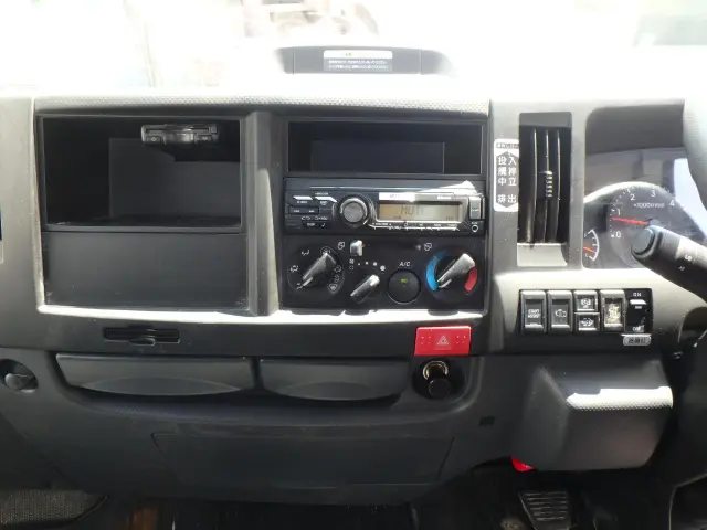 いすゞ エルフ 2RG-NKR88N(2WD)の写真22