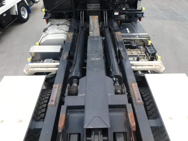 いすゞ ギガ 2PG-CXZ77CT(6x4)の写真7