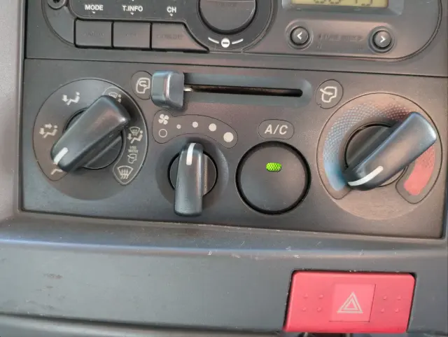 いすゞ エルフ TRG-NJR85Aの写真22