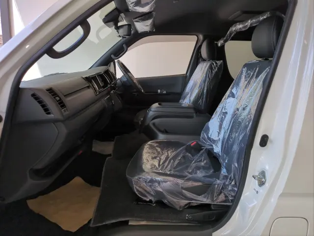 トヨタ ハイエースバン 3DF-GDH211K(2WD)の写真3