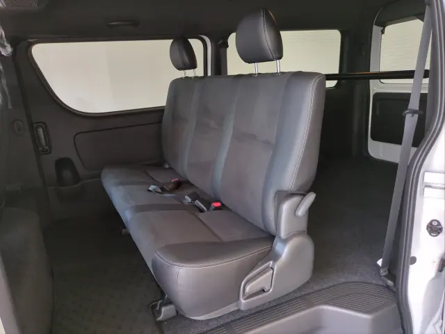 トヨタ ハイエースバン 3DF-GDH211K(2WD)の写真4