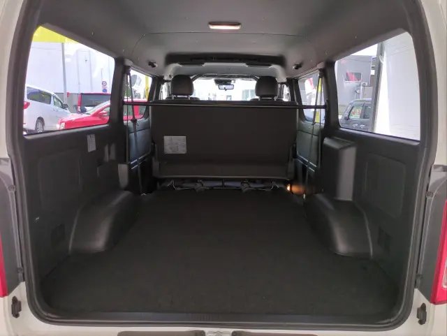 トヨタ ハイエースバン 3DF-GDH211K(2WD)の写真5