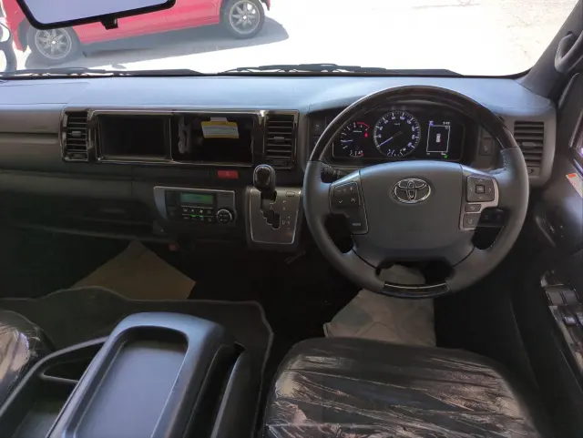 トヨタ ハイエースバン 3DF-GDH211K(2WD)の写真6