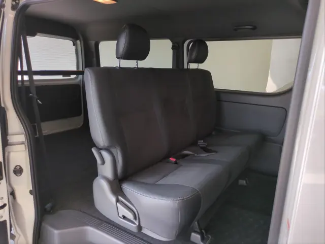 トヨタ ハイエースバン 3DF-GDH211K(2WD)の写真17