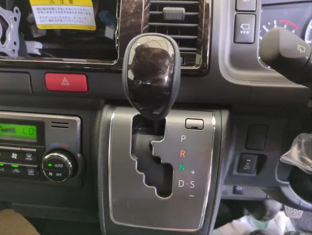 トヨタ ハイエースバン 3DF-GDH211K(2WD)の写真21