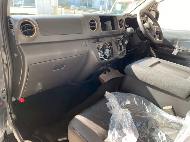 日産 キャラバン 3DF-VN2E26(2WD)の写真2