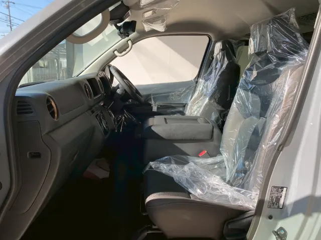 日産 キャラバン 3DF-VN2E26(2WD)の写真3