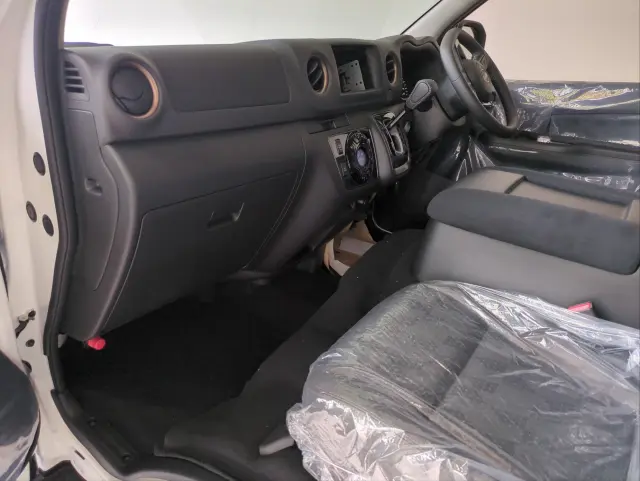 日産 キャラバン 3DVN2E26(2WD)の写真2