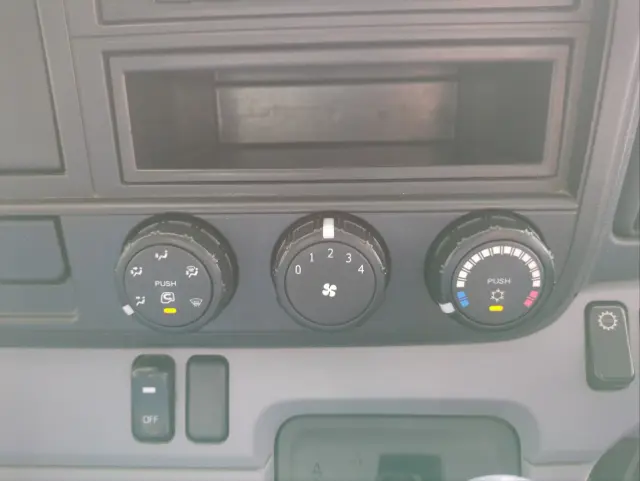 三菱 キャンター TPG-FDA00(4WD)の写真19