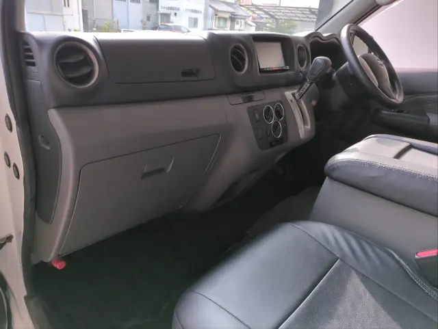 日産 キャラバン CBF-VR2E26(2WD)の写真2