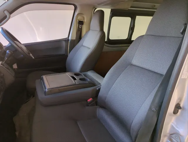 トヨタ ハイエースレジアス QDF-GDH206V(4WD)の写真3