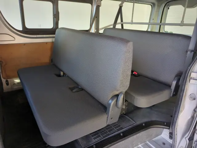 トヨタ ハイエースレジアス QDF-GDH206V(4WD)の写真4