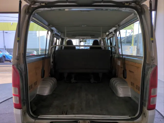 トヨタ ハイエースレジアス QDF-GDH206V(4WD)の写真5