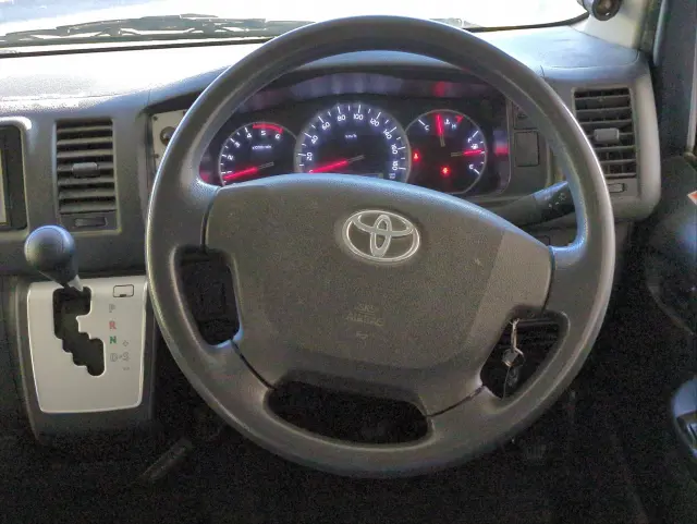 トヨタ ハイエースレジアス QDF-GDH206V(4WD)の写真7