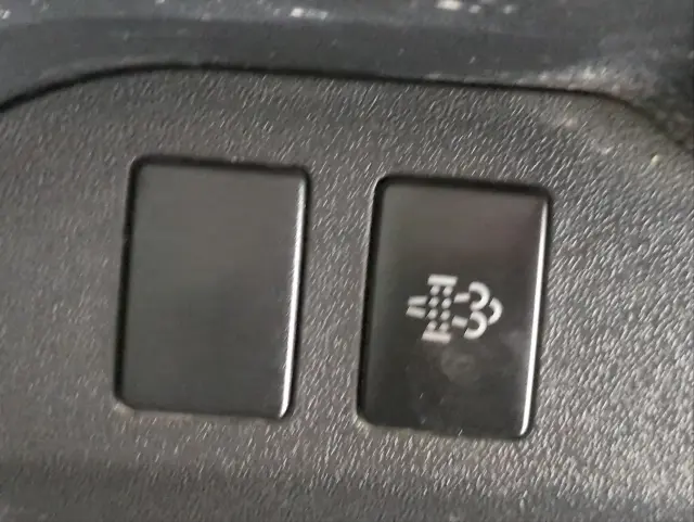 トヨタ ハイエースレジアス QDF-GDH206V(4WD)の写真11