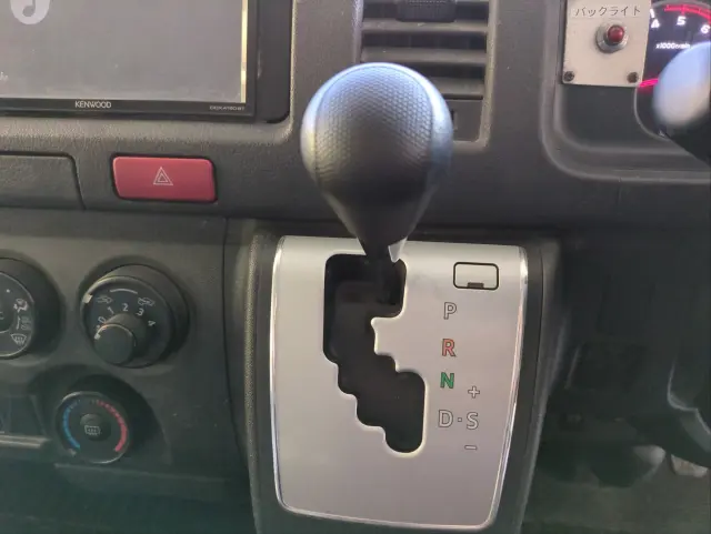 トヨタ ハイエースレジアス QDF-GDH206V(4WD)の写真19