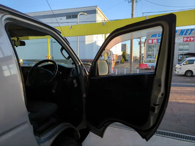 トヨタ ハイエースレジアス QDF-GDH206V(4WD)の写真21