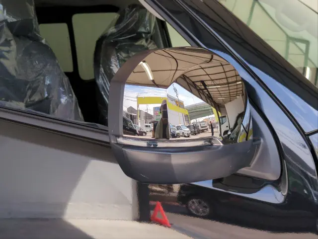 日産 キャラバン 3DF-VN2E26(2WD)の写真46