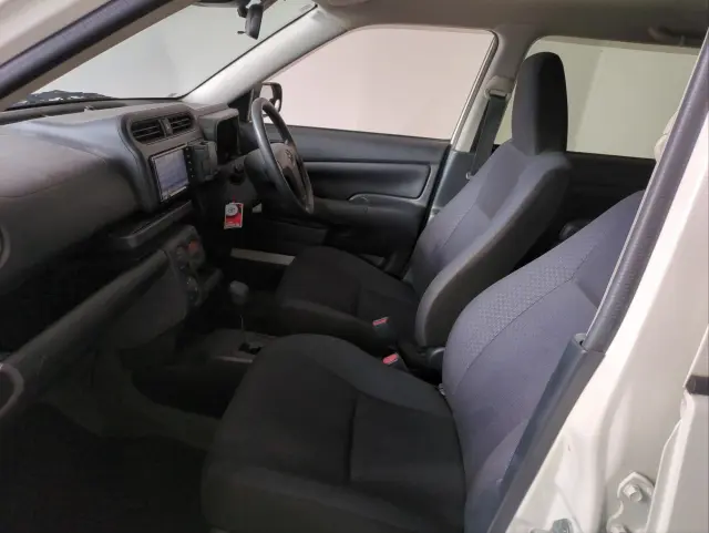 トヨタ プロボックスバン 6AE-NHP160V(2WD)の写真3