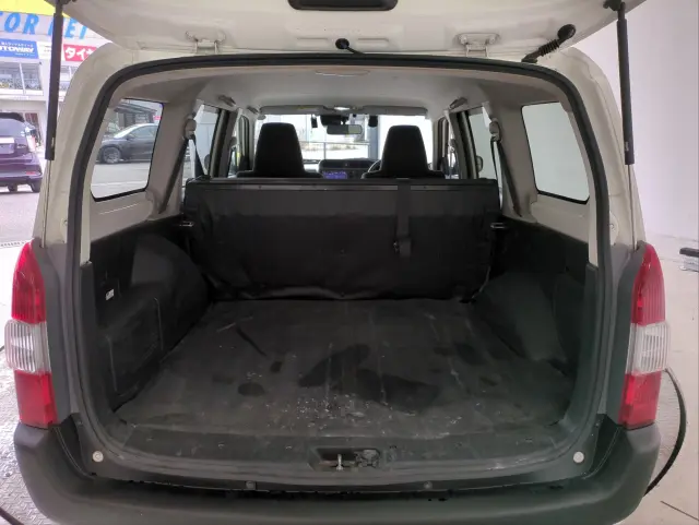 トヨタ プロボックスバン 6AE-NHP160V(2WD)の写真5