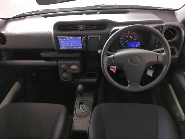 トヨタ プロボックスバン 6AE-NHP160V(2WD)の写真6