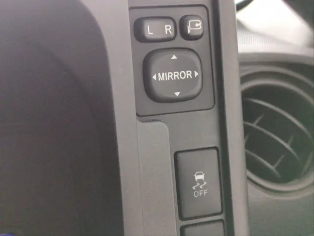 トヨタ プロボックスバン 6AE-NHP160V(2WD)の写真11