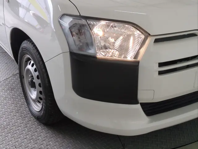 トヨタ プロボックスバン 6AE-NHP160V(2WD)の写真15