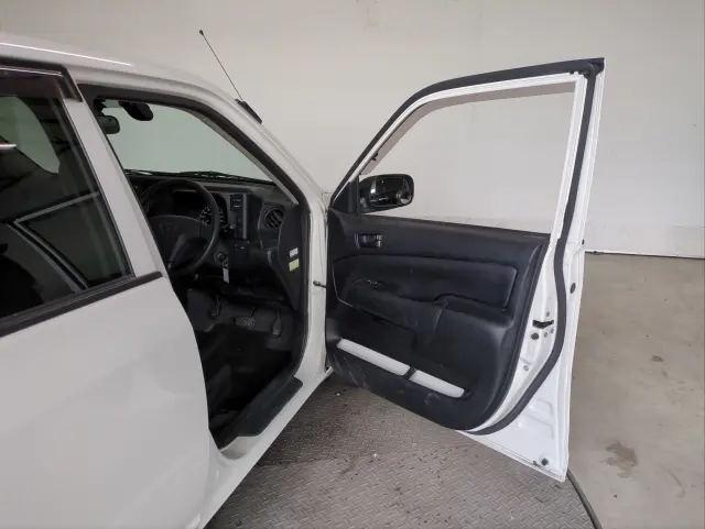 トヨタ プロボックスバン 6AE-NHP160V(2WD)の写真26