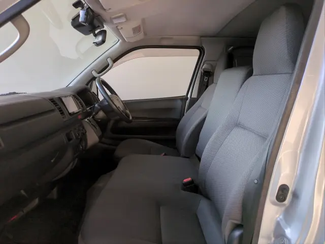 トヨタ ハイエースバン CBF-TRH200V(2WD)の写真3