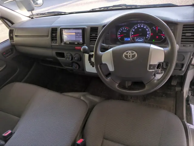 トヨタ ハイエースバン CBF-TRH200V(2WD)の写真6