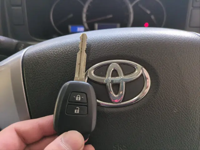 トヨタ ハイエースバン CBF-TRH200V(2WD)の写真13