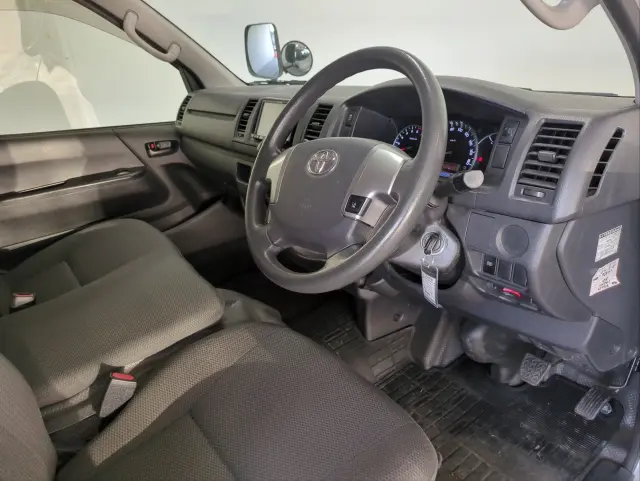 トヨタ ハイエースバン CBF-TRH200V(2WD)の写真18