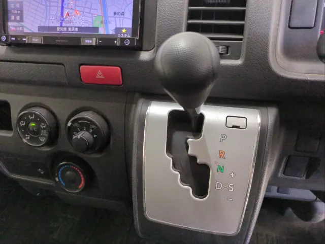 トヨタ ハイエースバン CBF-TRH200V(2WD)の写真21