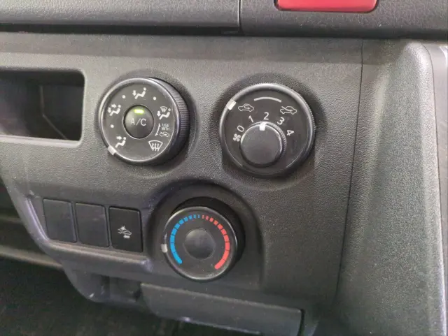 トヨタ ハイエースバン CBF-TRH200V(2WD)の写真22