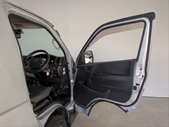 トヨタ ハイエースバン CBF-TRH200V(2WD)の写真28