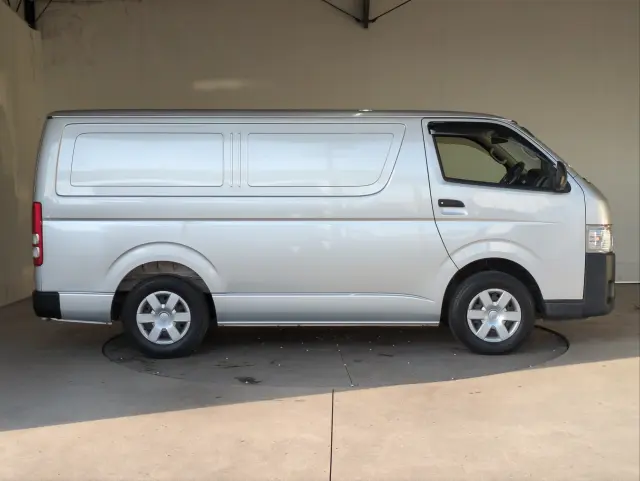 トヨタ ハイエースバン CBF-TRH200V(2WD)の写真33