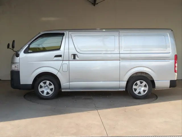 トヨタ ハイエースバン CBF-TRH200V(2WD)の写真37