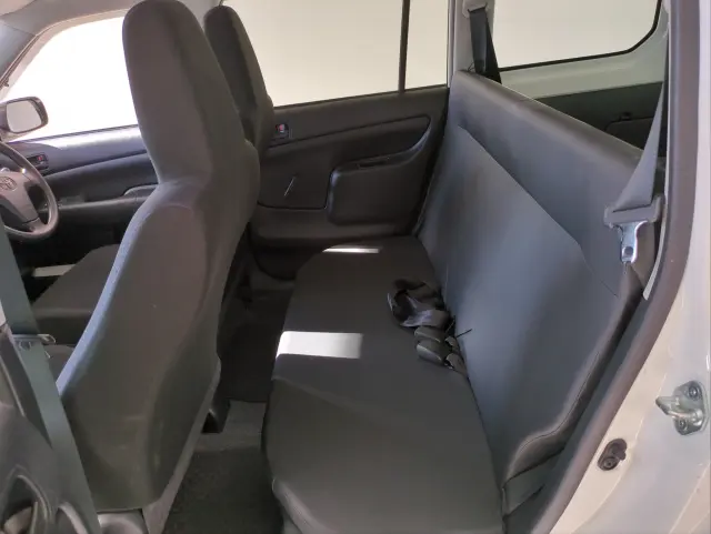 トヨタ プロボックスバン 6AE-NHP160V(2WD)の写真4