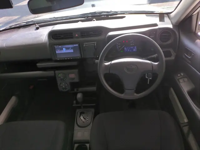 トヨタ プロボックスバン 6AE-NHP160V(2WD)の写真6