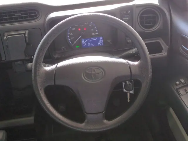 トヨタ プロボックスバン 6AE-NHP160V(2WD)の写真7