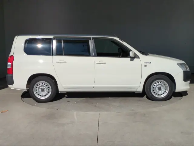 トヨタ プロボックスバン 6AE-NHP160V(2WD)の写真33