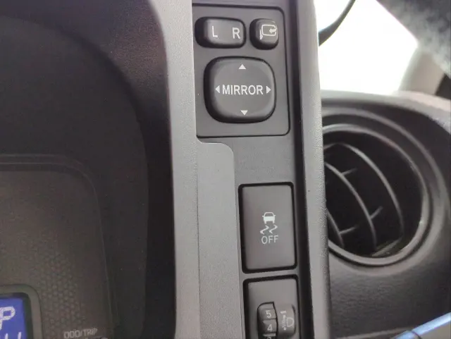 トヨタ プロボックスバン 6AE-NHP160V(2WD)の写真12